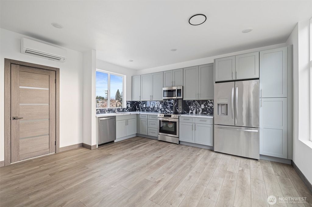 listing image 9363790311786394179