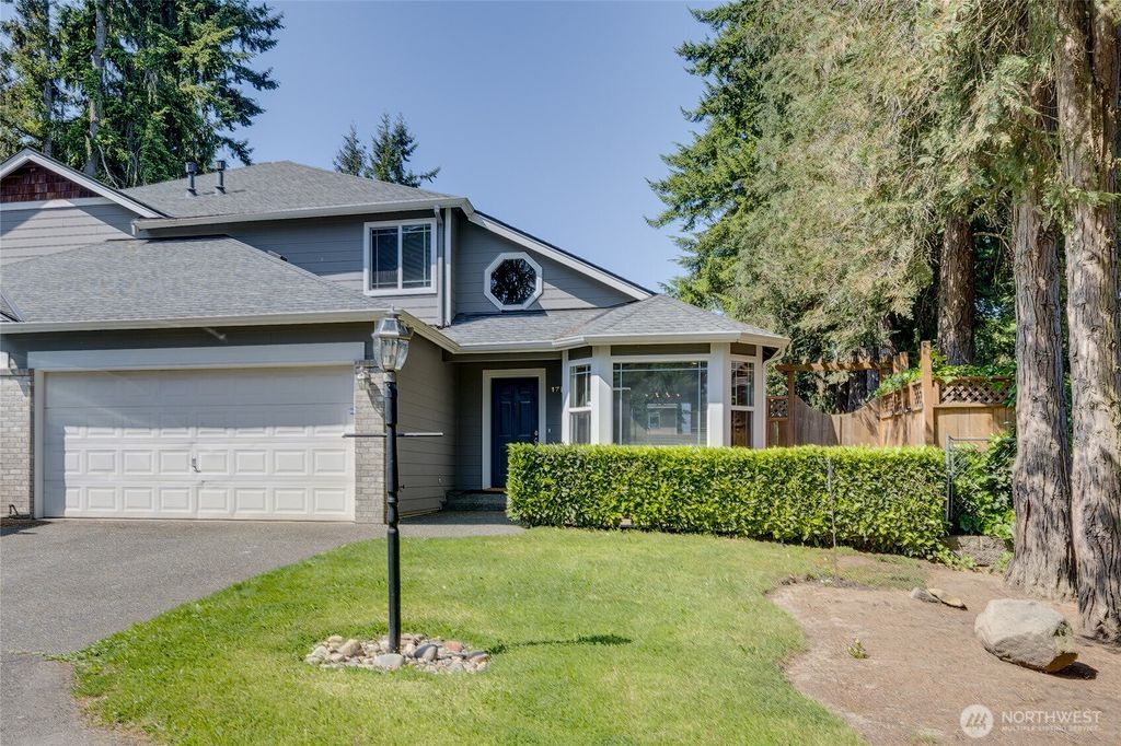 Photo of 17 119th Street SE #B, Everett, WA 98208 (MLS # 2386674)
