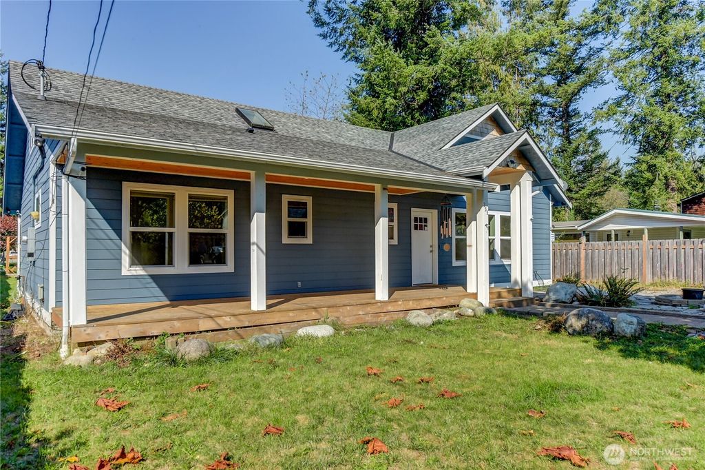 Photo of 235 8th St St, Gold Bar, WA 98251 (MLS # 2444035)
