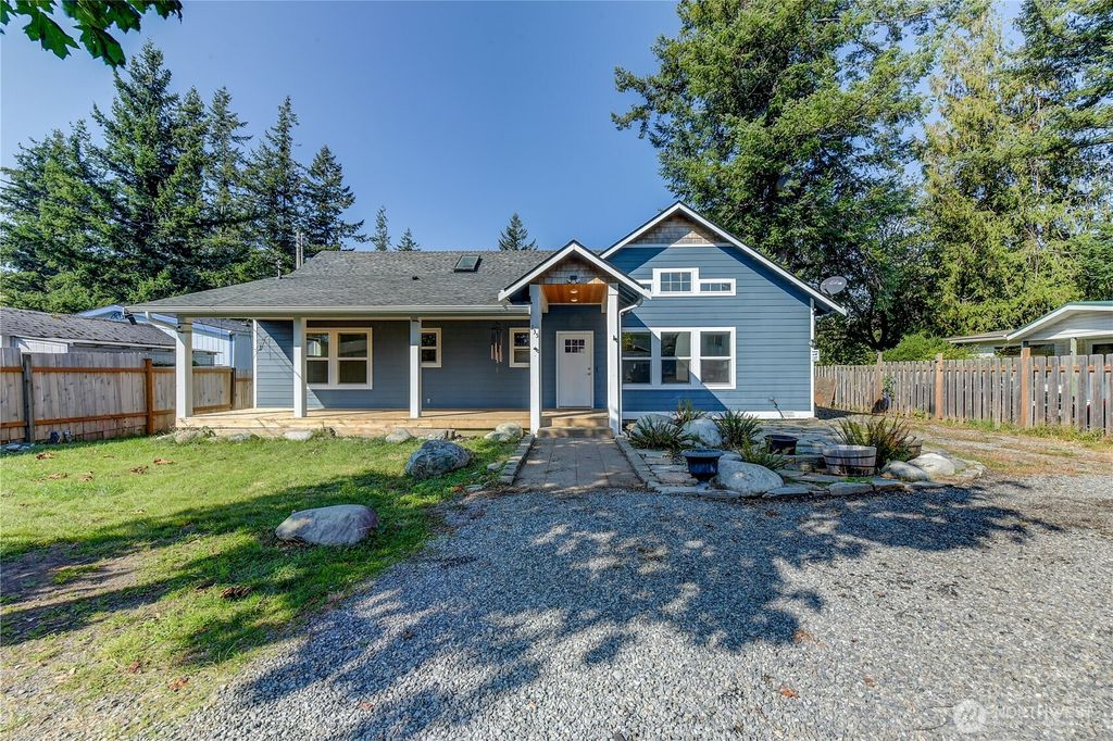 Photo of 235 8th St St, Gold Bar, WA 98251 (MLS # 2444035)