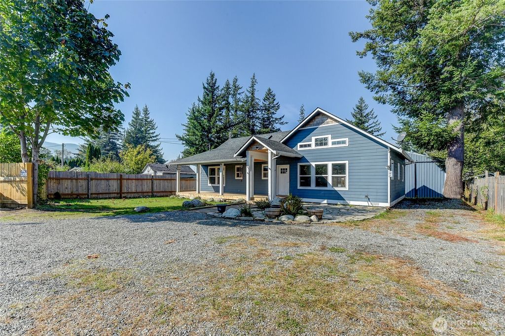 Photo of 235 8th St St, Gold Bar, WA 98251 (MLS # 2444035)
