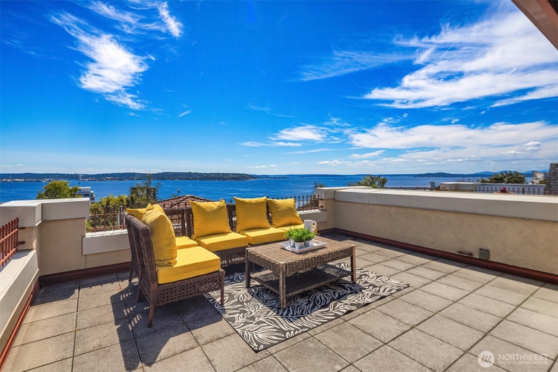 371 W Olympic Place