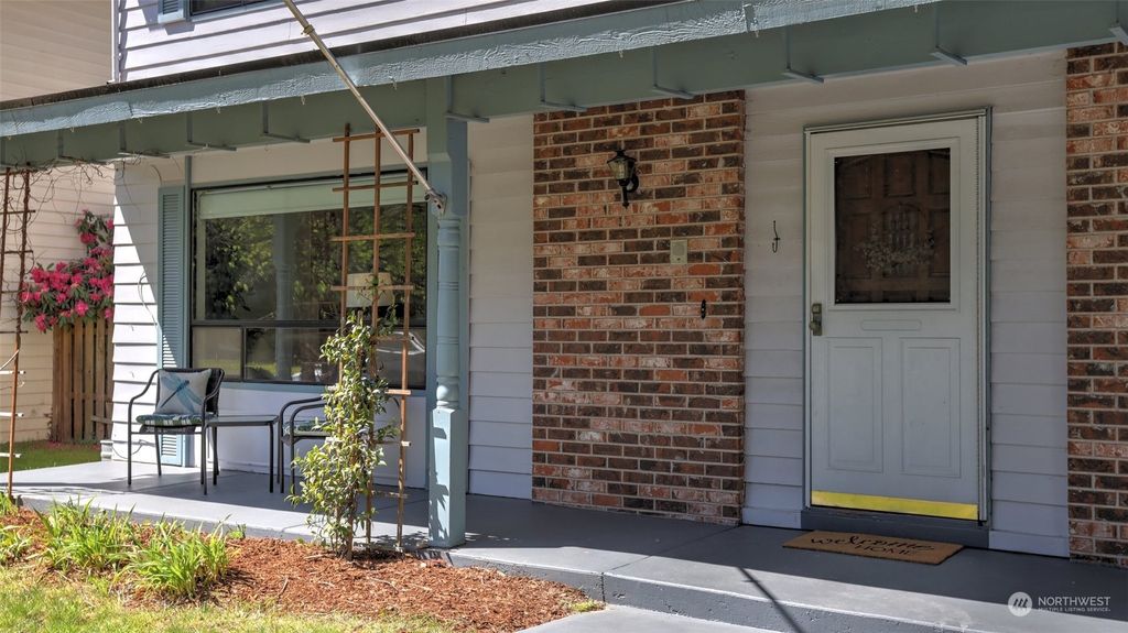 Photo of 16517 148th Avenue SE, Renton, WA 98058 (MLS # 2220997)