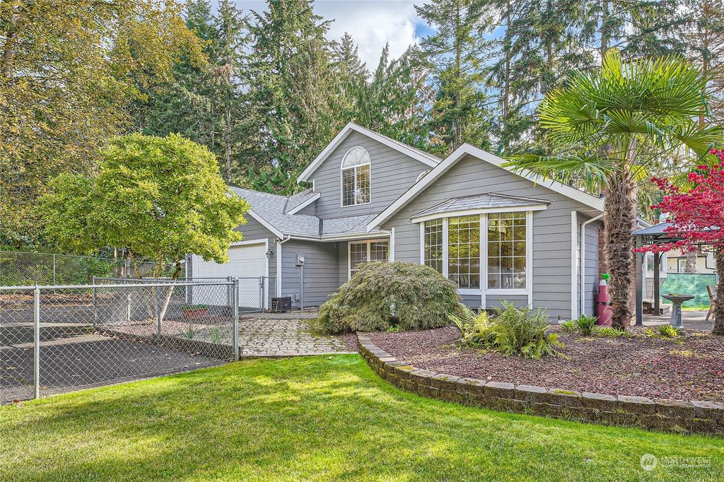 Photo of 11301 SE 304th Street, Auburn, WA 98092 (MLS # 2299200)