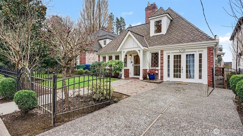 Photo of 4335 NE 45th Street, Seattle, WA 98105 (MLS # 2469558)