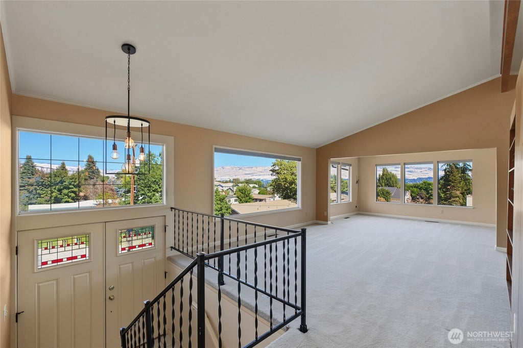 Photo of 1617 Carson Lane, Wenatchee, WA 98801 (MLS # 2559746)