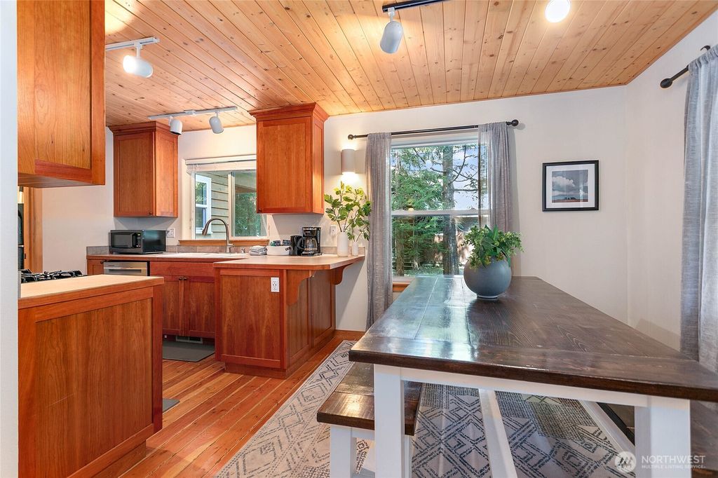 Photo of 21012 Pinnacle Road, Glacier, WA 98244 (MLS # 2513460)