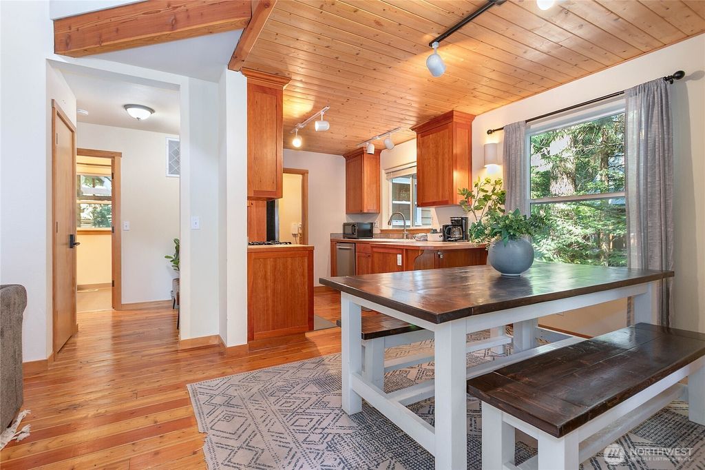 Photo of 21012 Pinnacle Road, Glacier, WA 98244 (MLS # 2513460)