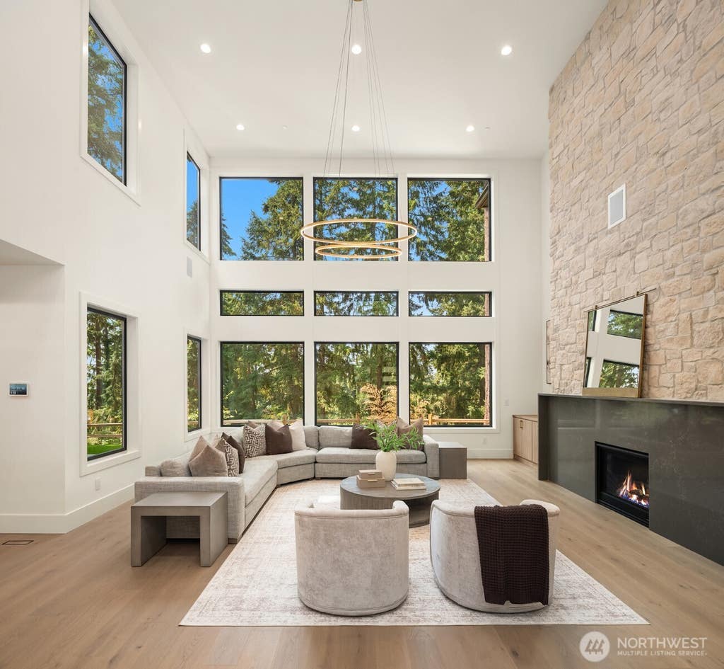 Photo of 2009 102nd Place SE, Bellevue, WA 98004 (MLS # 2567608)
