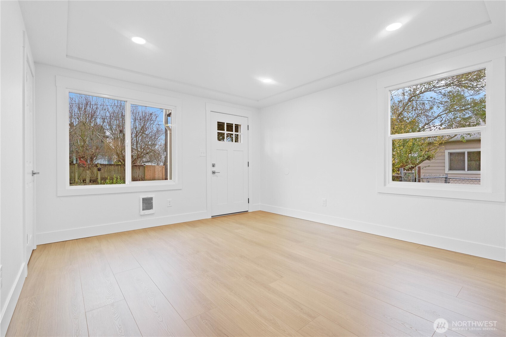 2355 S Hosmer Street