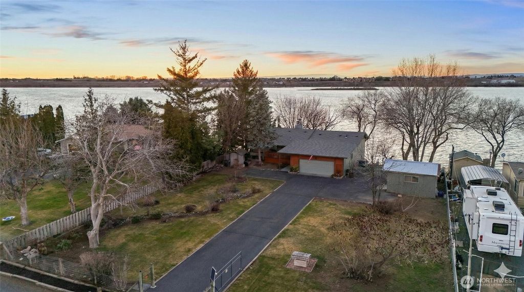 Photo of 4190 NE Shorecrest Drive, Moses Lake, WA 98837 (MLS # 2485696)