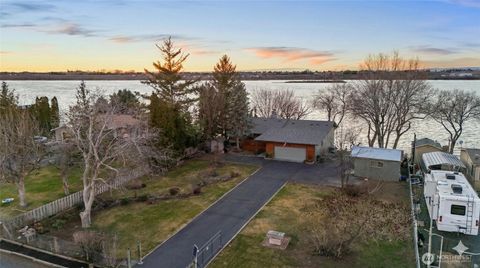 Photo of 4190 NE Shorecrest Drive, Moses Lake, WA 98837 (MLS # 2485696)