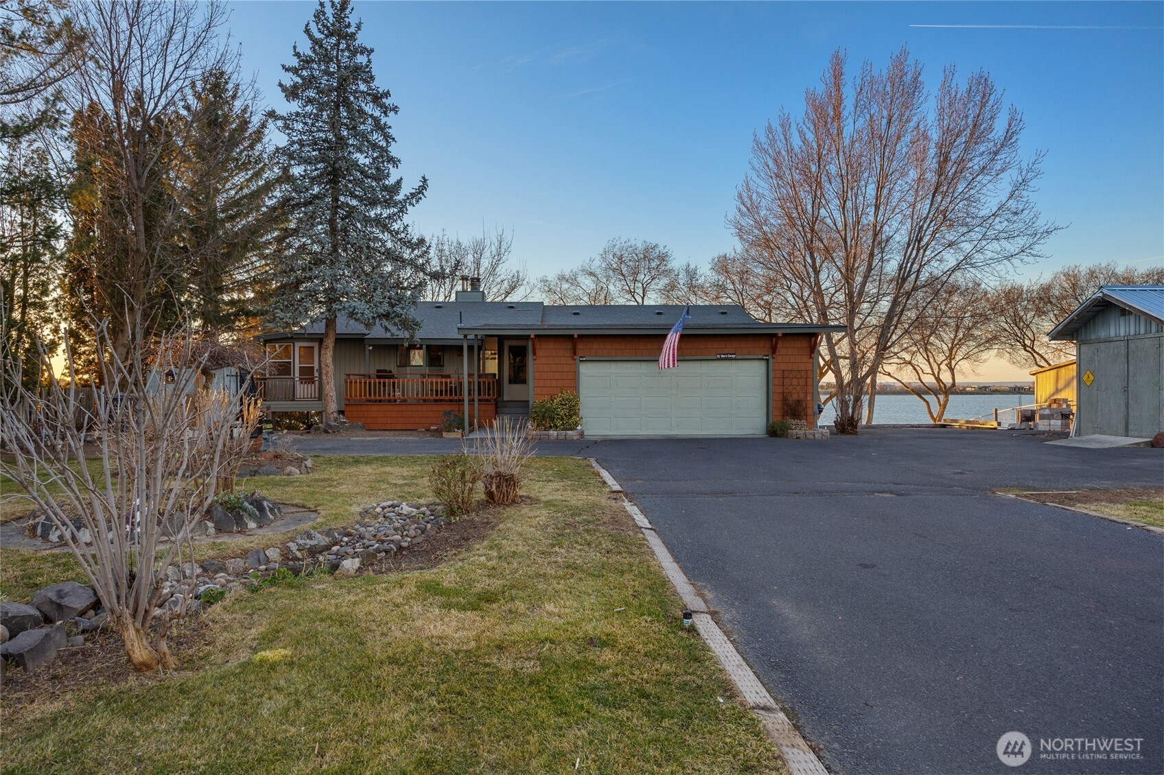 4190 NE Shorecrest Drive