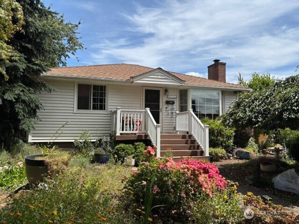 Photo of 5946 47th Avenue SW, Seattle, WA 98136 (MLS # 2438567)