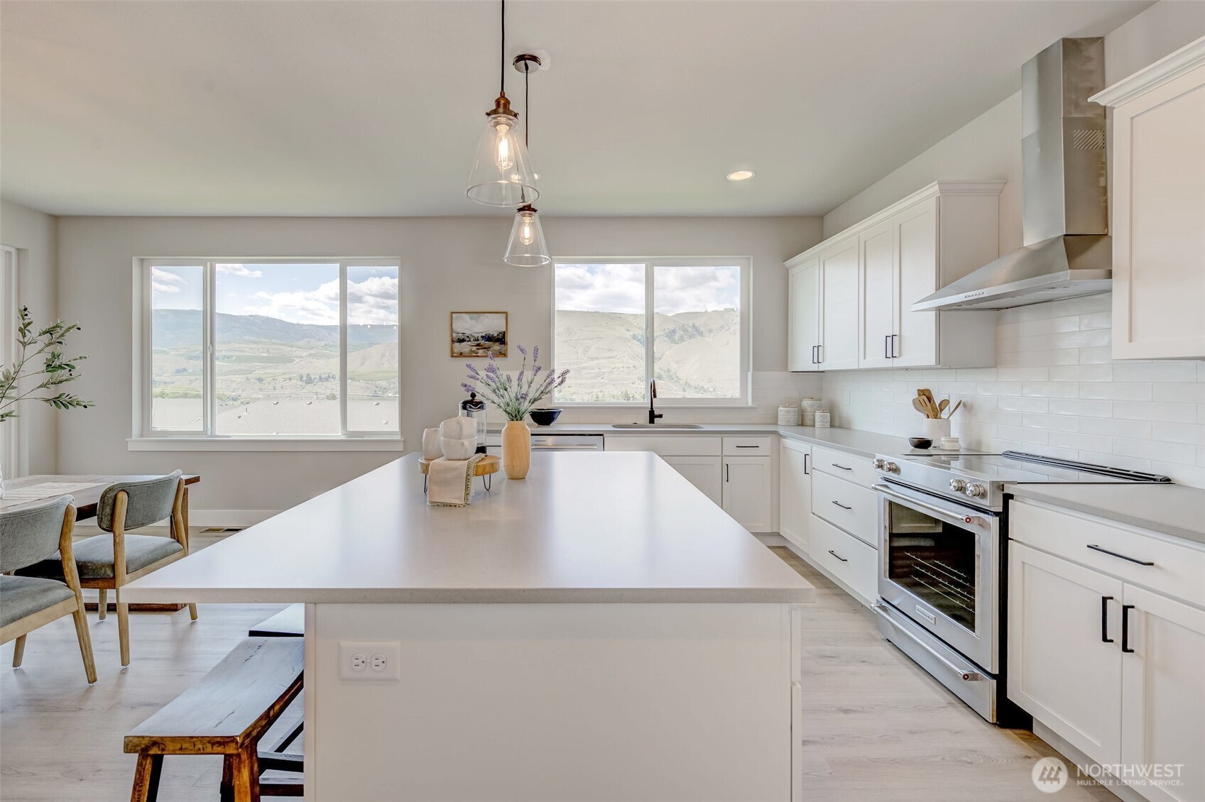 East Wenatchee, Washington 98802, United States, 4 Bedrooms Bedrooms, ,3 BathroomsBathrooms,Residential,Active,115330