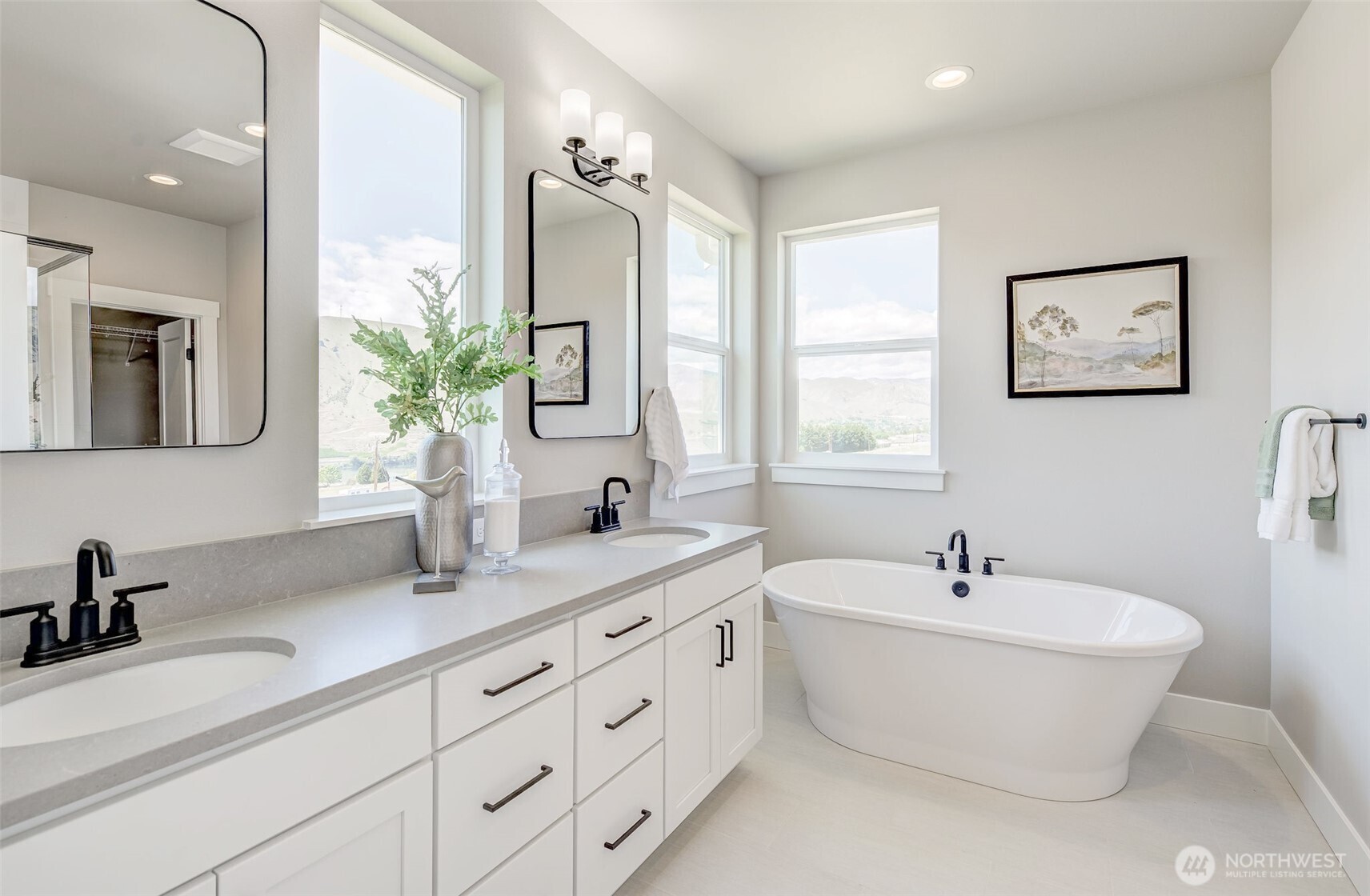 East Wenatchee, Washington 98802, United States, 4 Bedrooms Bedrooms, ,3 BathroomsBathrooms,Residential,Active,115330