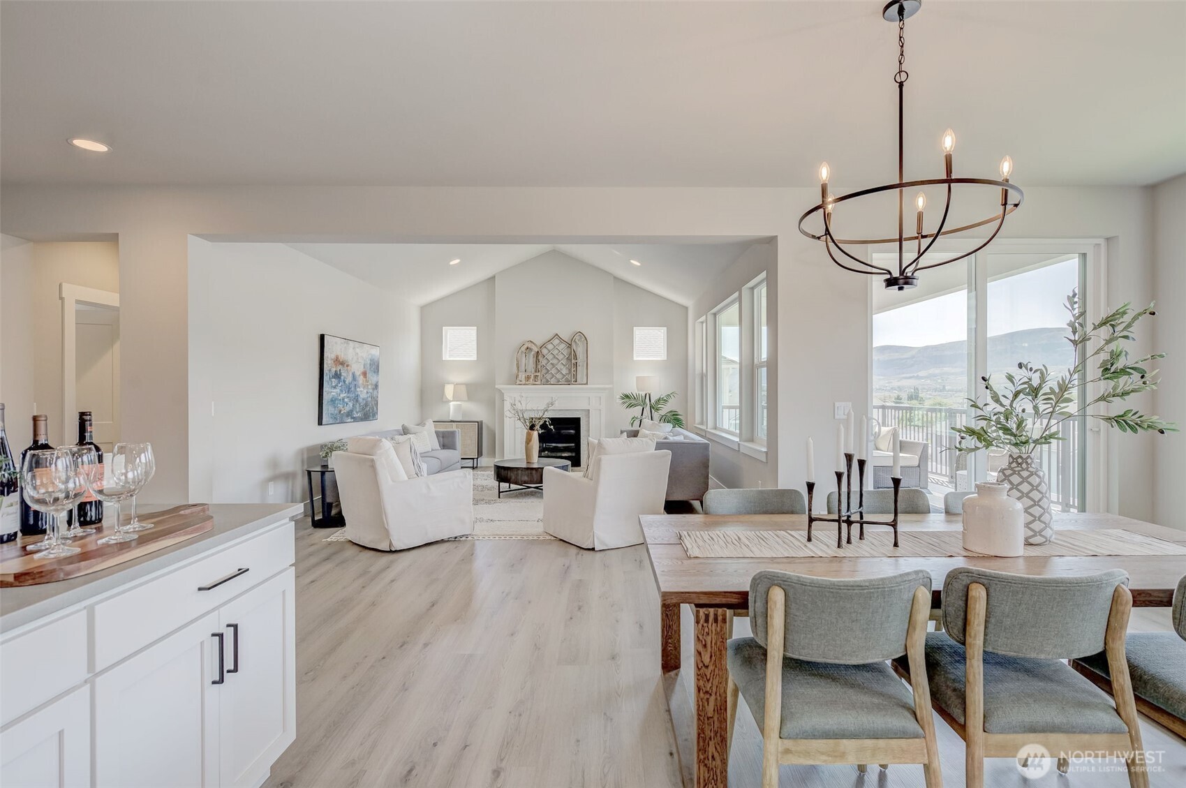 East Wenatchee, Washington 98802, United States, 4 Bedrooms Bedrooms, ,3 BathroomsBathrooms,Residential,Active,115330