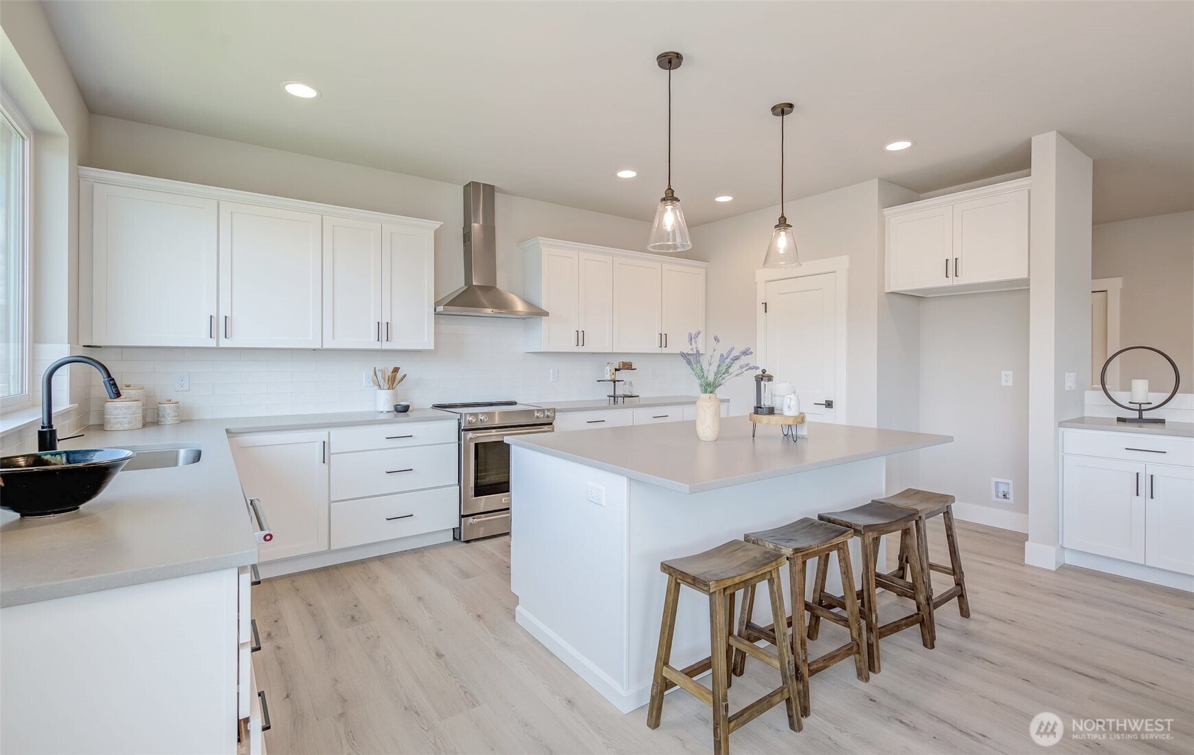 East Wenatchee, Washington 98802, United States, 4 Bedrooms Bedrooms, ,3 BathroomsBathrooms,Residential,Active,115330