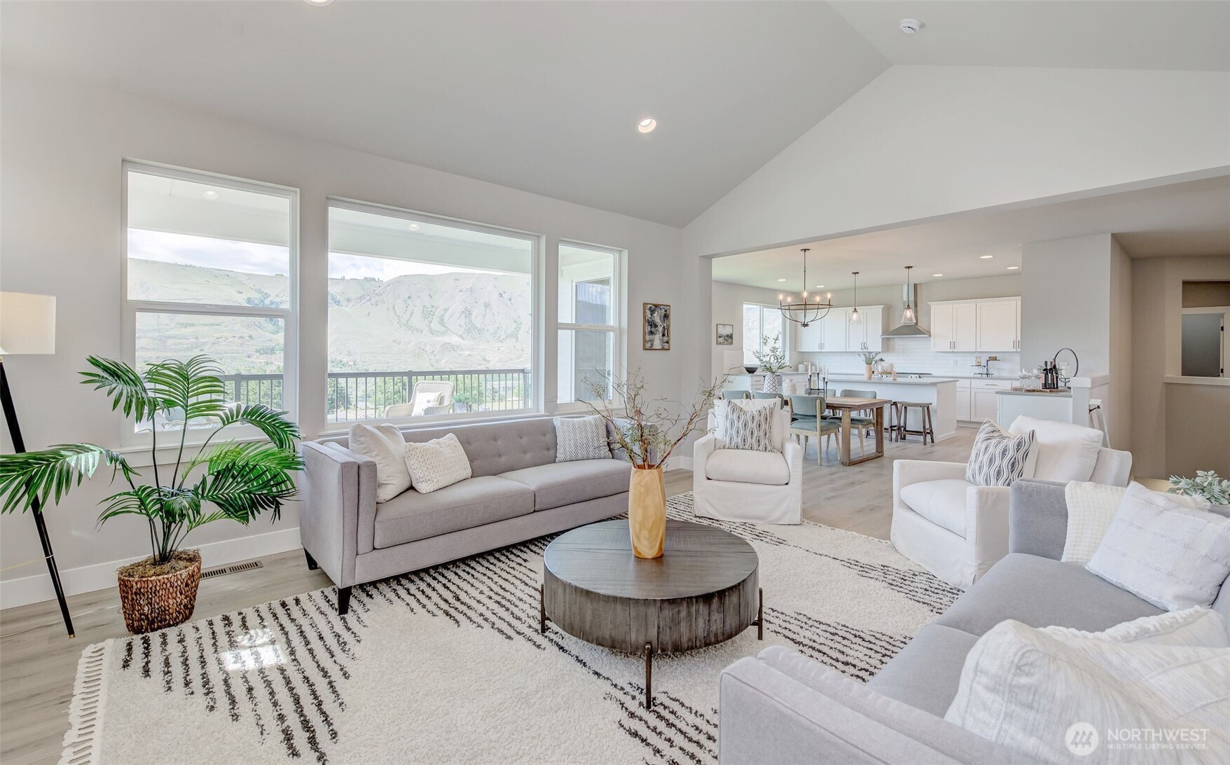 East Wenatchee, Washington 98802, United States, 4 Bedrooms Bedrooms, ,3 BathroomsBathrooms,Residential,Active,115330