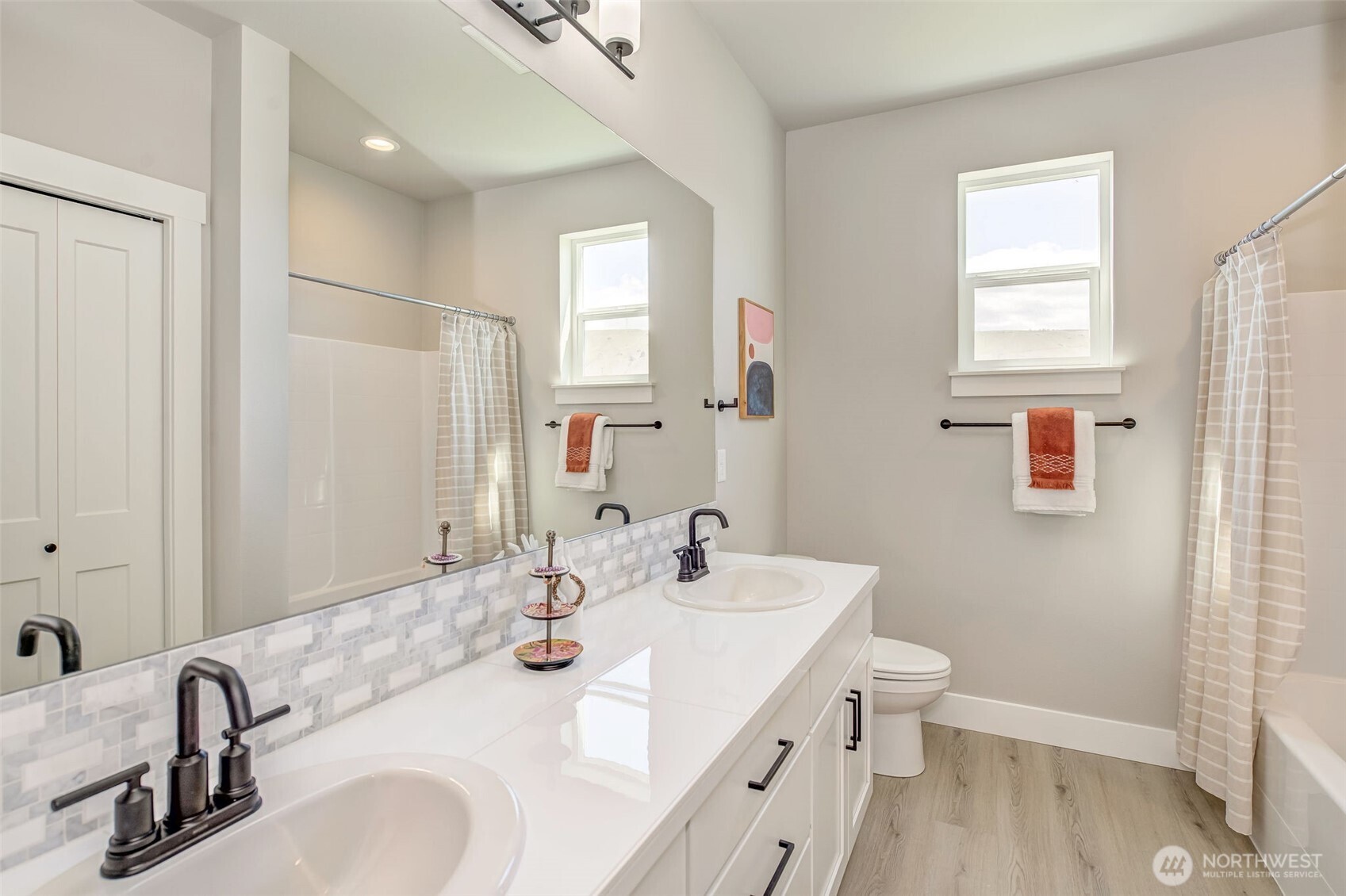 East Wenatchee, Washington 98802, United States, 4 Bedrooms Bedrooms, ,3 BathroomsBathrooms,Residential,Active,115330