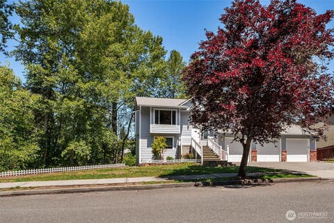 Photo of 2111 22nd AVE SE AVE, Puyallup, WA 98372 (MLS # 2536678)