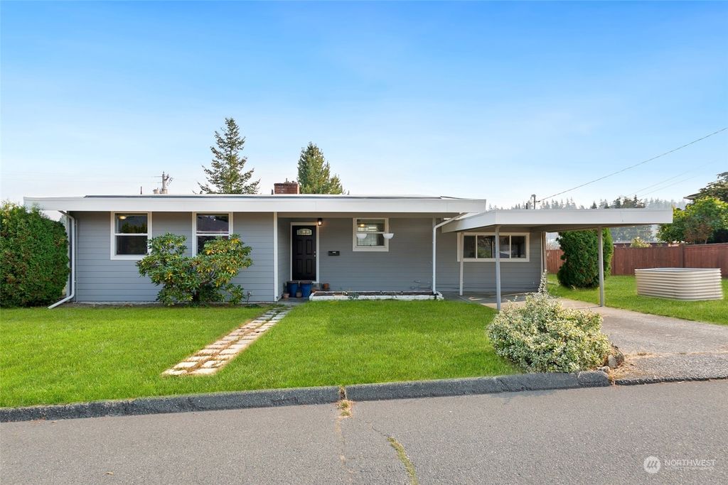 Photo of 4917 Vesper Drive, Everett, WA 98203 (MLS # 2032724)