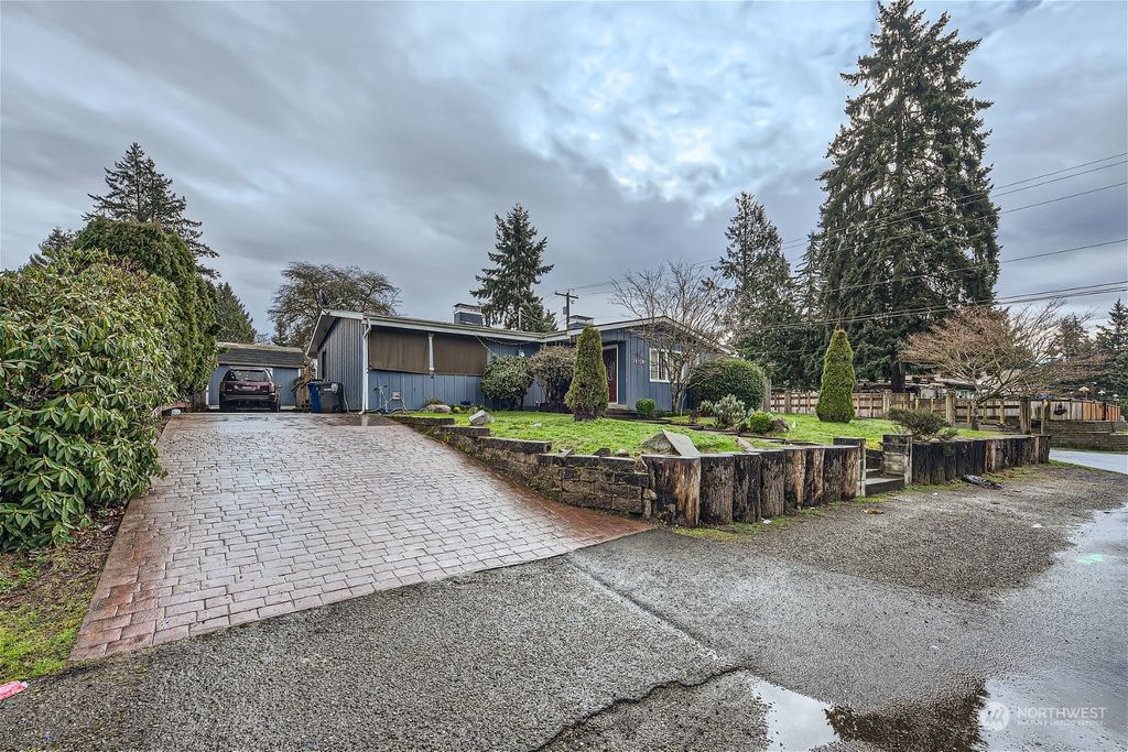 Photo of 20134 2nd Avenue S, Des Moines, WA 98198 (MLS # 2203155)