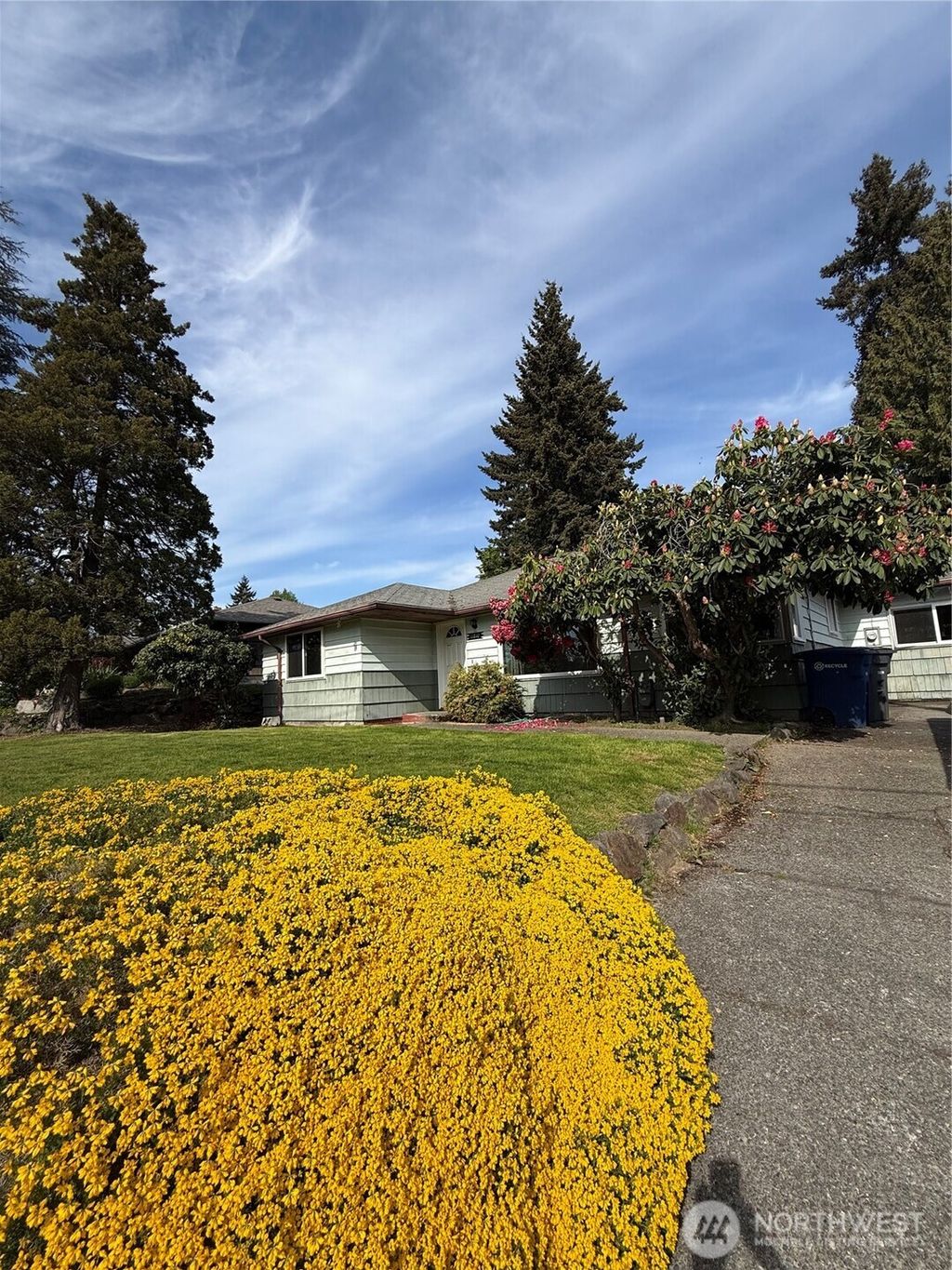 Photo of 11810 19th Avenue SW, Burien, WA 98146 (MLS # 2516212)