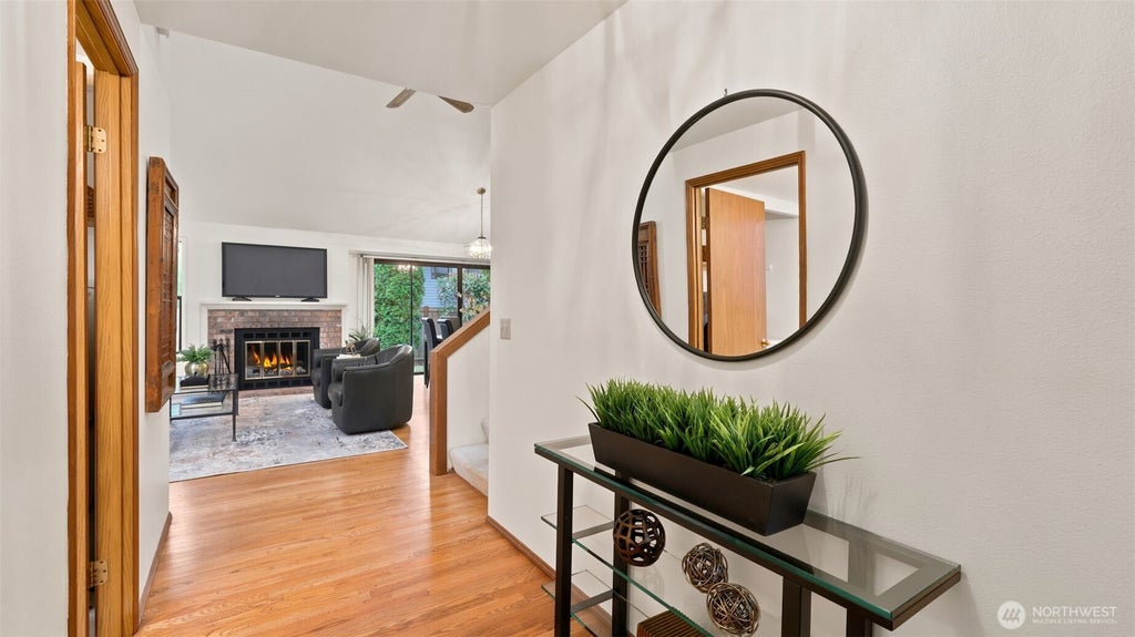 Photo of 24243 SE 43RD Court, Sammamish, WA 98029 (MLS # 2594511)