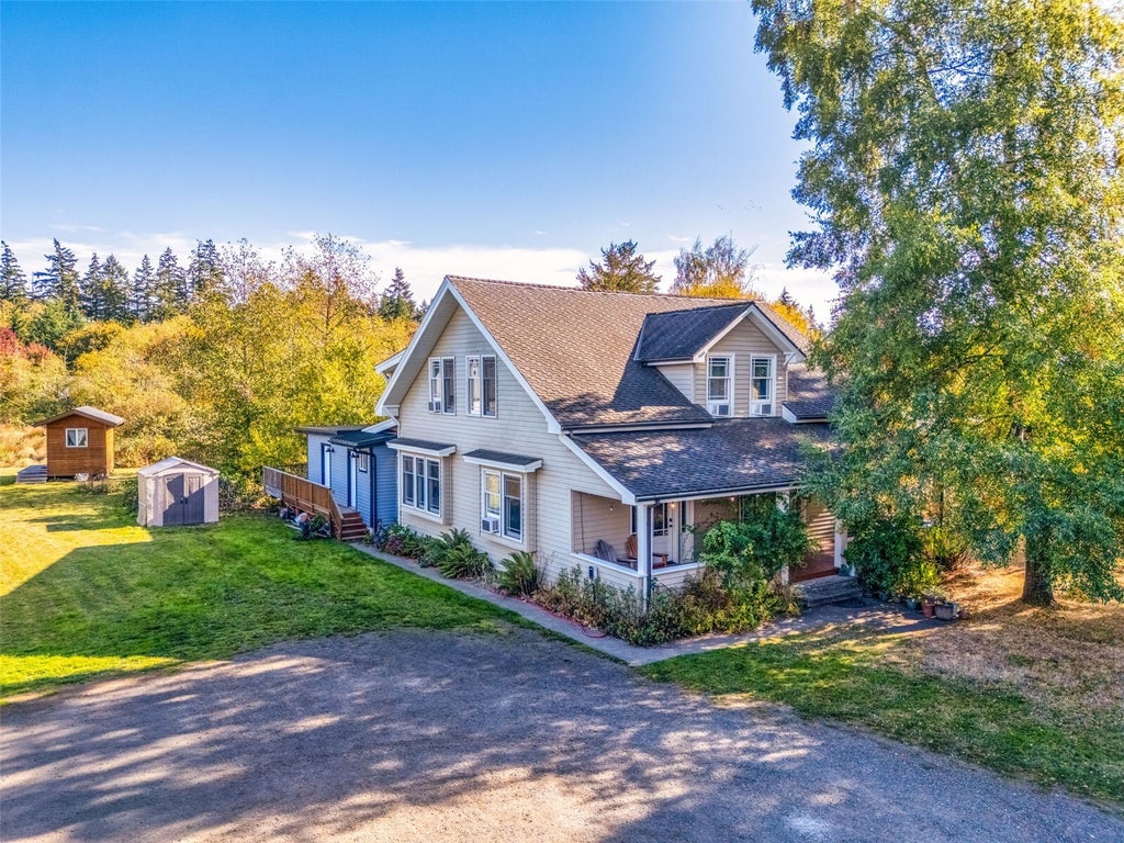 Photo of 17902 Vashon Hwy HWY SW, Vashon, WA 98070 (MLS # 2597777)
