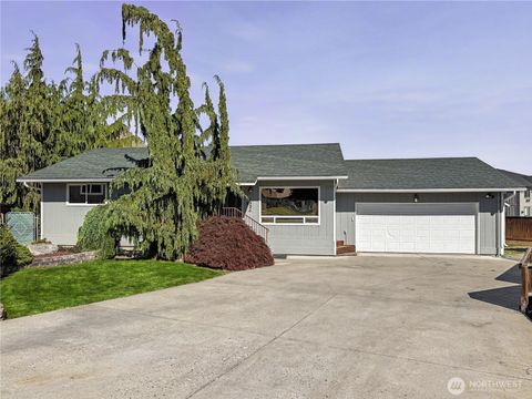 Photo of 1324 Seneca Street, Wenatchee, WA 98801 (MLS # 2542697)