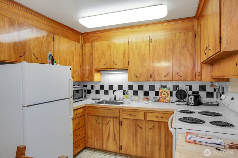 5030 15th Avenue NE 1-5