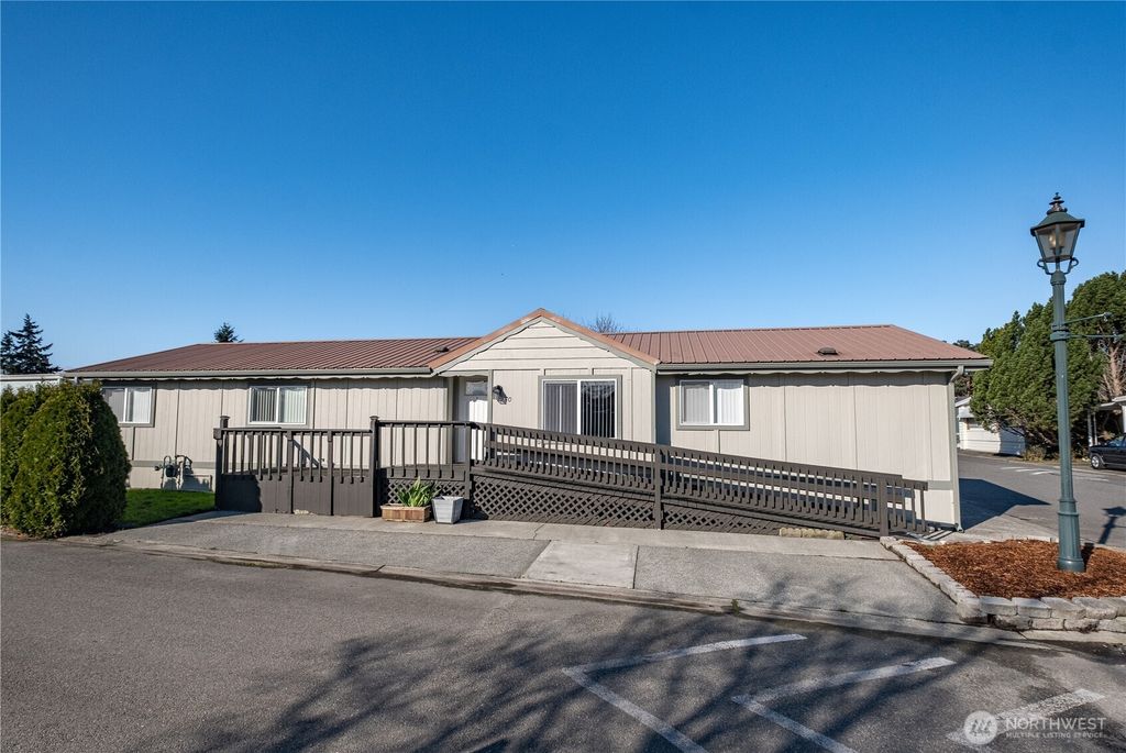 Photo of 225 NE Ernst #50, Oak Harbor, WA 98277 (MLS # 2495708)