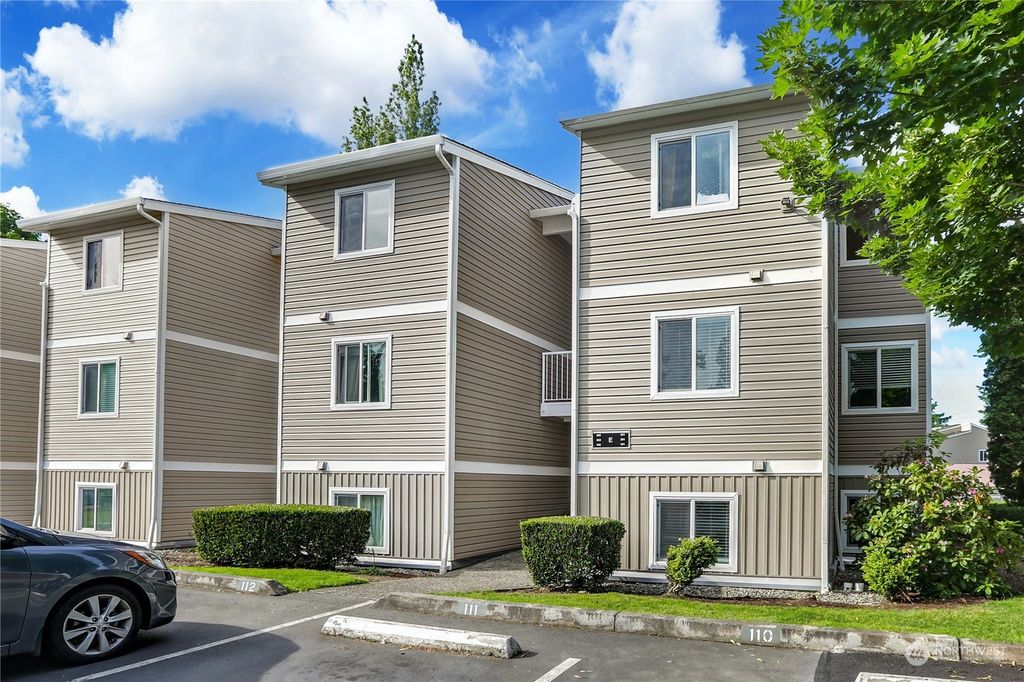 Photo of 12423 NE 131st Court #E-201, Kirkland, WA 98034 (MLS # 2128988)