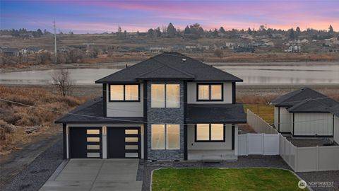 Photo of 1515 W Lakeside Dr Dr, Moses Lake, WA 98837 (MLS # 2459677)