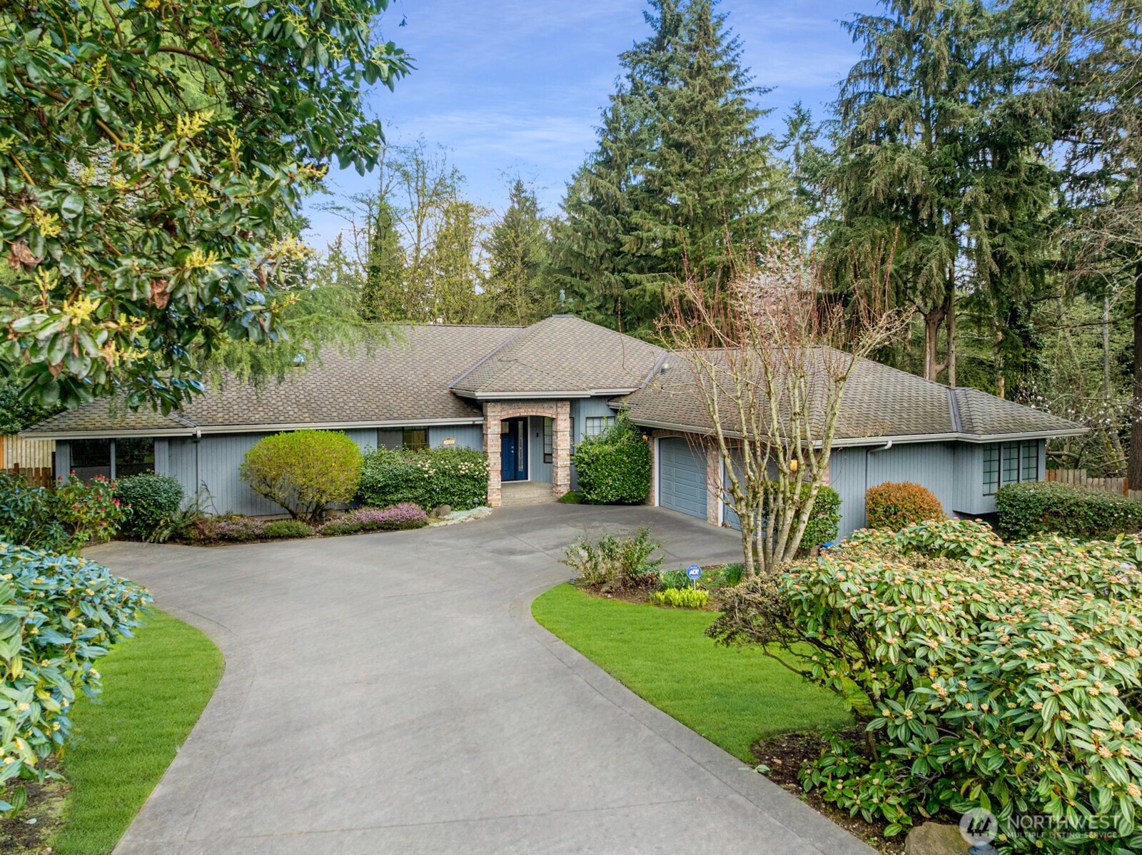 2301 Manito Court NE