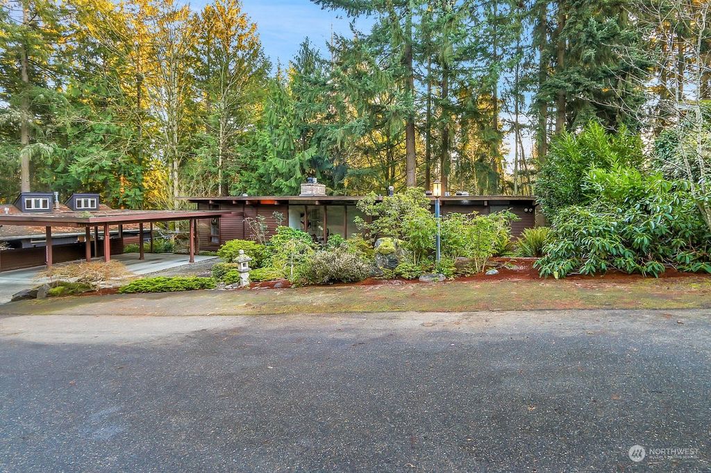 Photo of 4611 NE 192nd Street, Lake Forest Park, WA 98155 (MLS # 2327569)