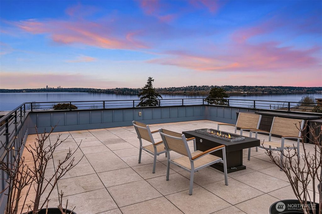 Photo of 430 8th Avenue W, Kirkland, WA 98033 (MLS # 2331106)