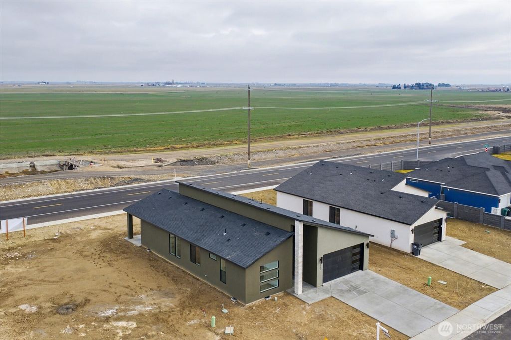 Photo of 739 N Muscovy Street, Moses Lake, WA 98837 (MLS # 2492477)