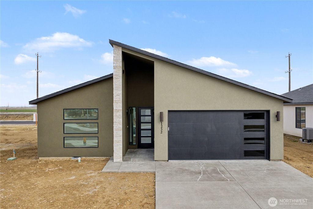 Photo of 739 N Muscovy Street, Moses Lake, WA 98837 (MLS # 2492477)