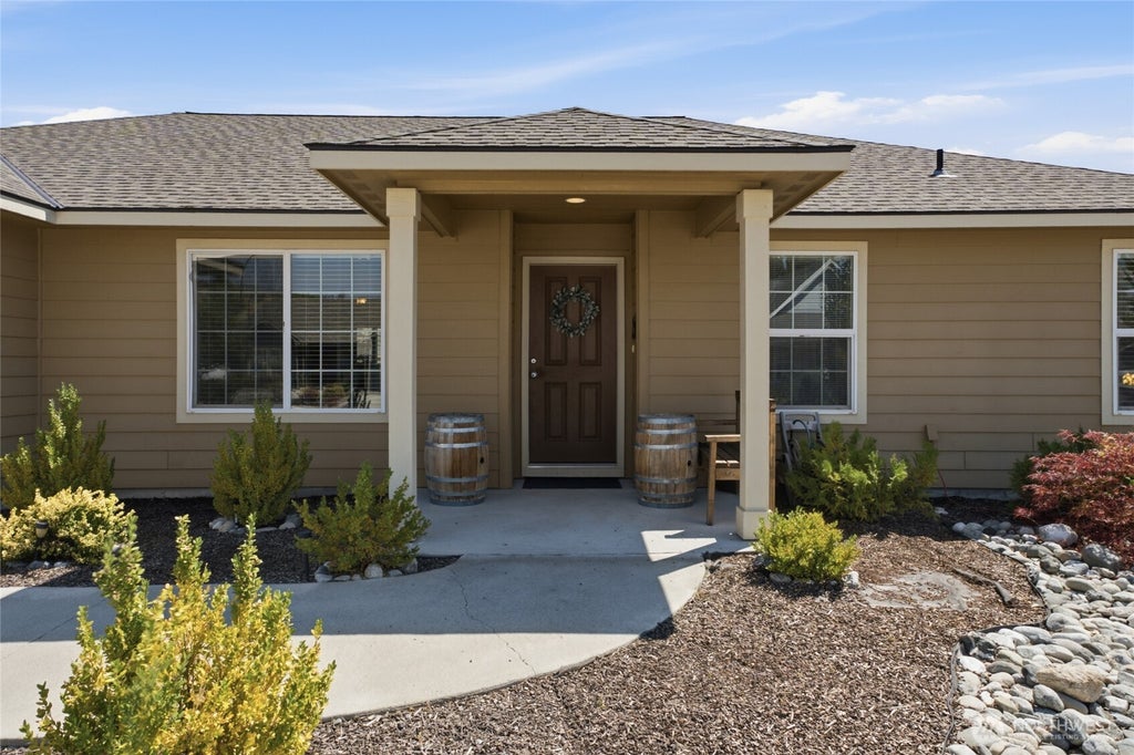 Photo of 434 N Wilson Street, Chelan, WA 98816 (MLS # 2557793)