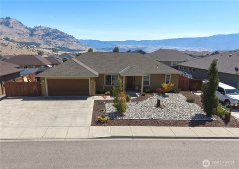 Photo of 434 N Wilson Street, Chelan, WA 98816 (MLS # 2557793)