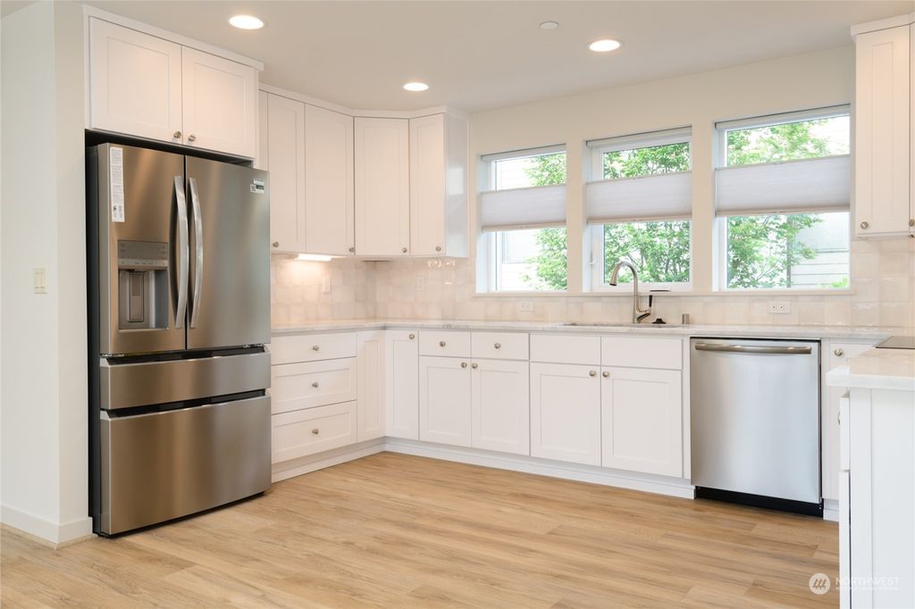 Photo of 302 6th Avenue S, Edmonds, WA 98020 (MLS # 2242500)