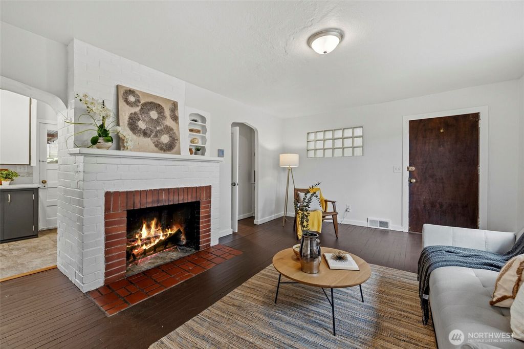 Photo of 3915 S Brandon St ST, Seattle, WA 98118 (MLS # 2518118)
