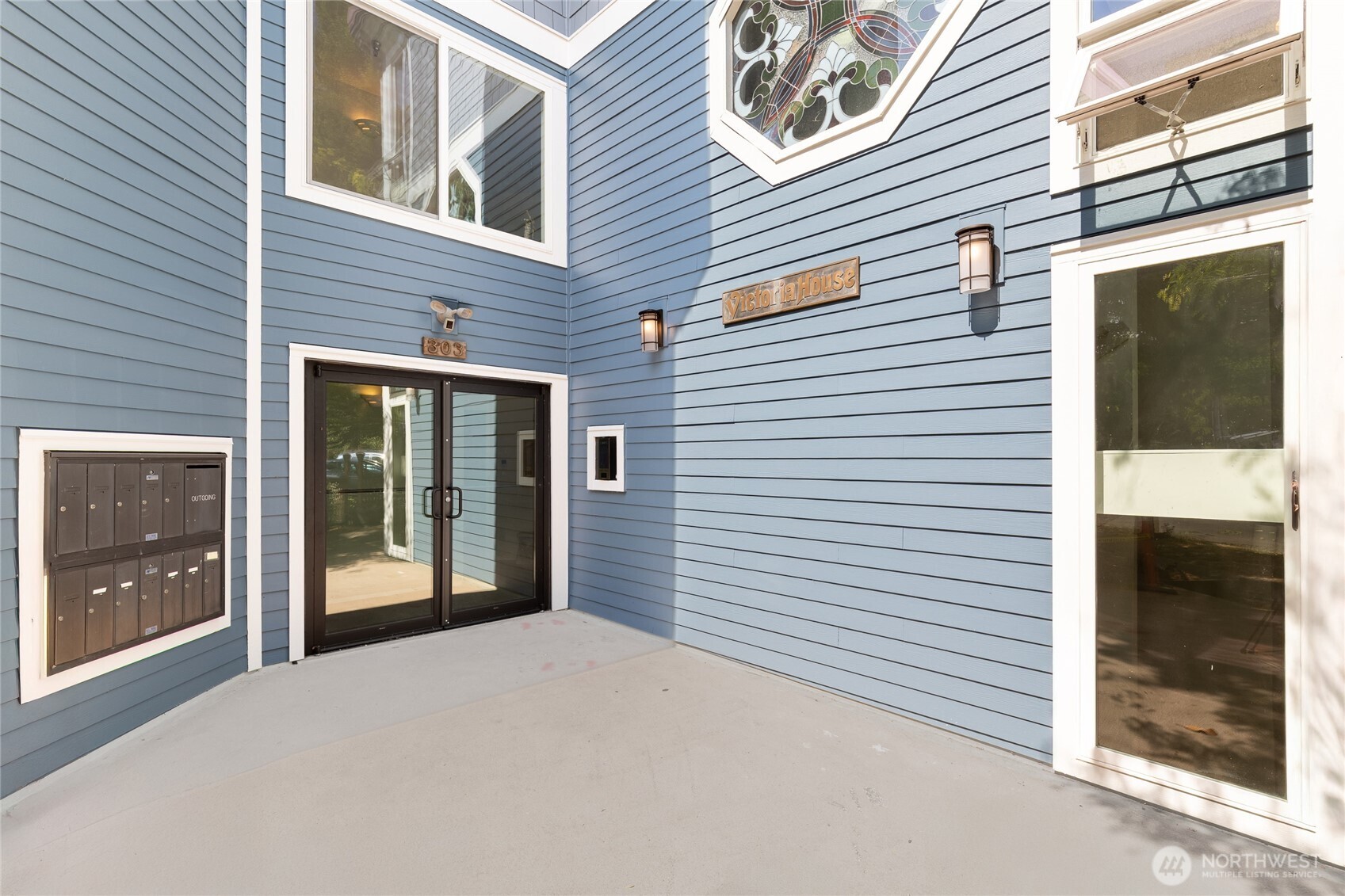 303 13th Avenue E 102