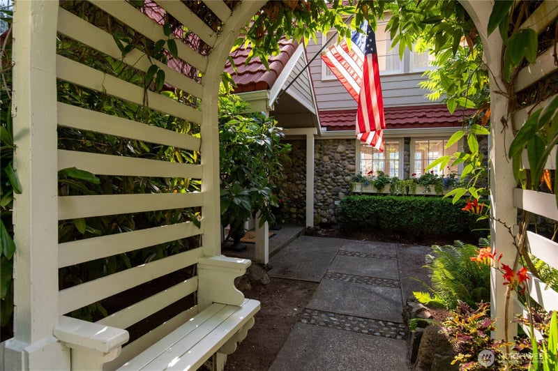 2425 Marine Drive