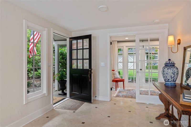 2425 Marine Drive