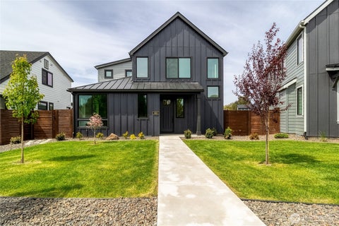 Photo of 1021 SE Garrison Village Way, College Place, WA 99324 (MLS # 2343950)