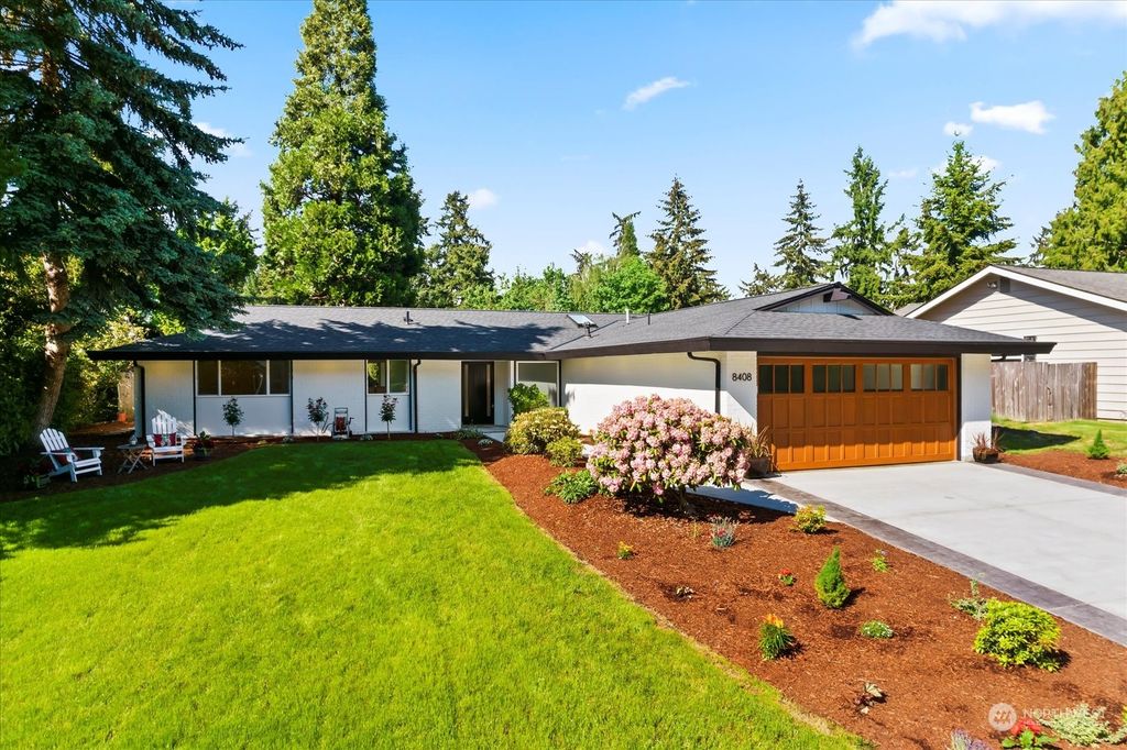 Photo of 8408 SE 34th Place, Mercer Island, WA 98040 (MLS # 2069346)