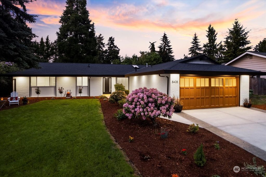 Photo of 8408 SE 34th Place, Mercer Island, WA 98040 (MLS # 2069346)